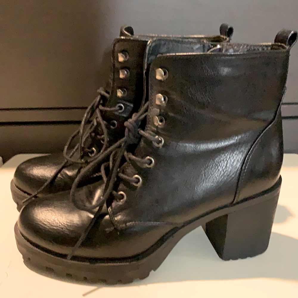 Black platform boot. Lace up w/ inside zipper. Rubber bottom w/good traction.